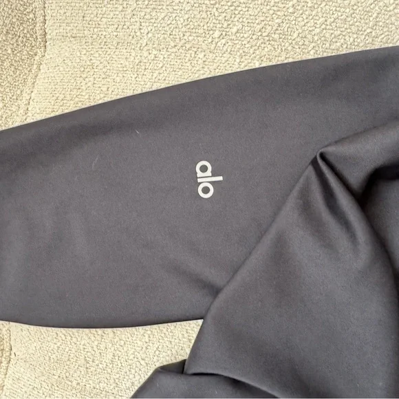 ALO Yoga Women's Sleek Black Leggings size Small - Picture 10 of 11